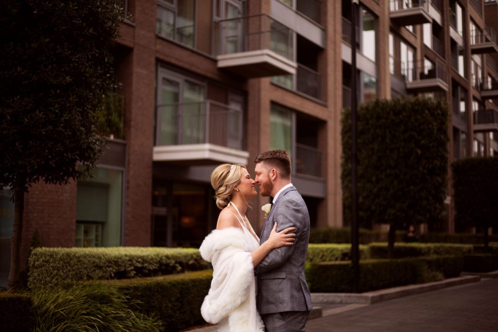 romantic-first-look-for-london-wedding