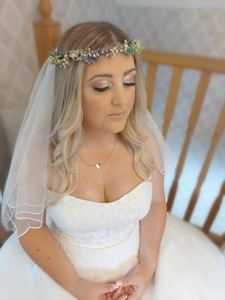 How to Wear Shimmer Eye Makeup on Your Wedding Day